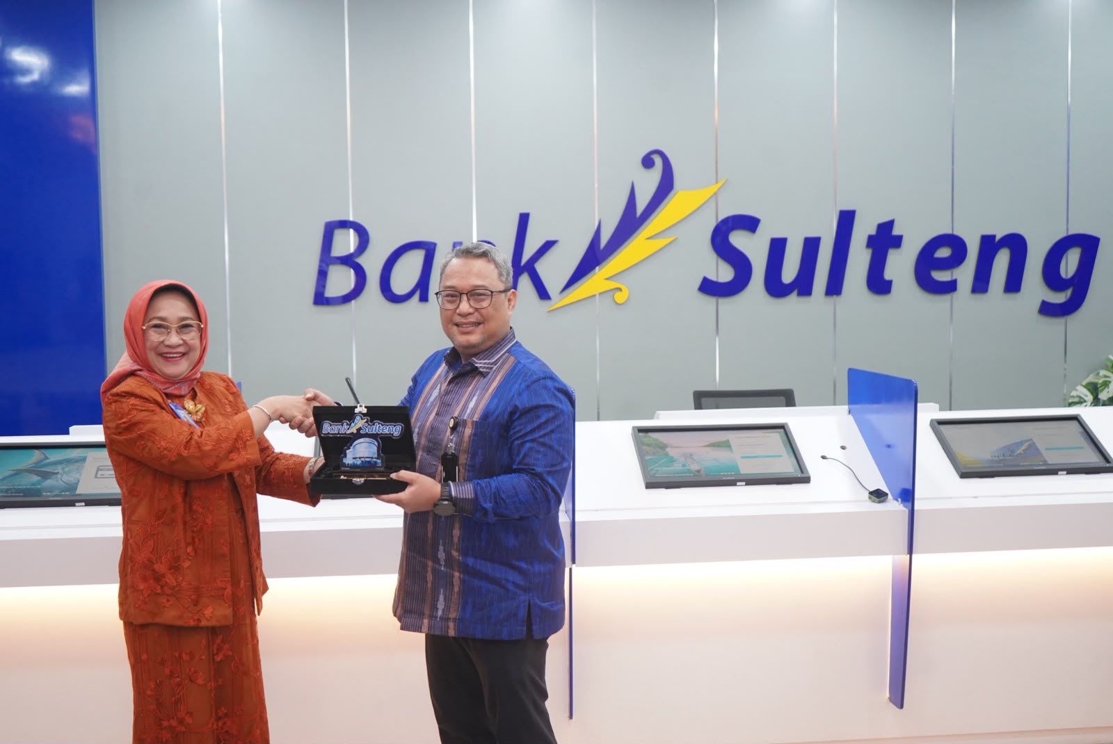BANK SULTENG TERIMA KUNJUNGAN BANK SULSELBAR BAHAS LAYANAN DIGITAL CUSTOMER SERVICE DAN SMART TELLER
